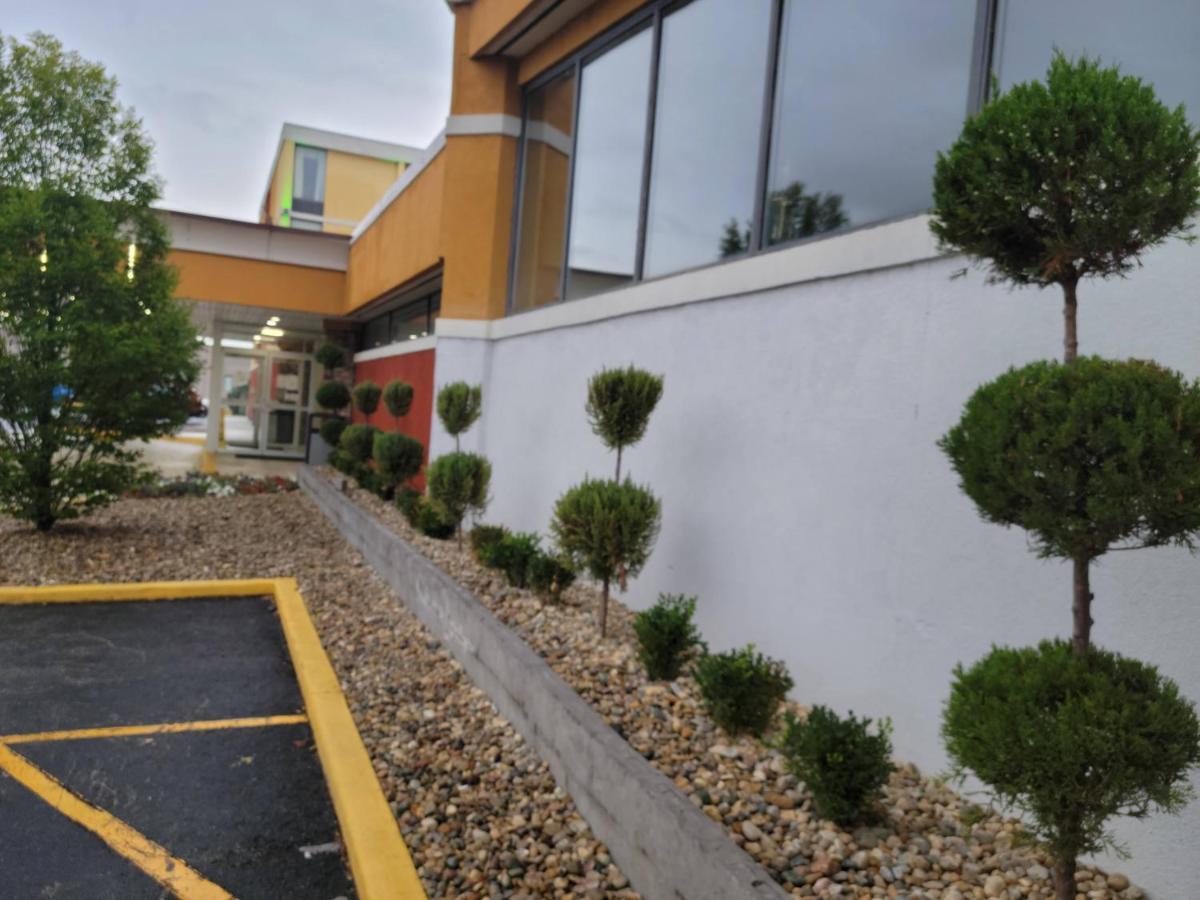 Quality Inn Terre Haute University Area Exteriör bild