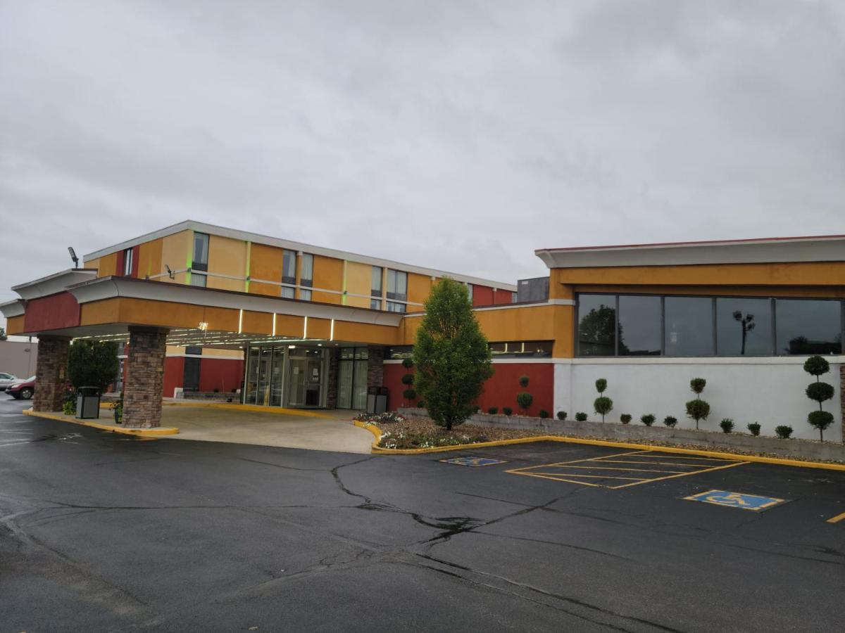 Quality Inn Terre Haute University Area Exteriör bild