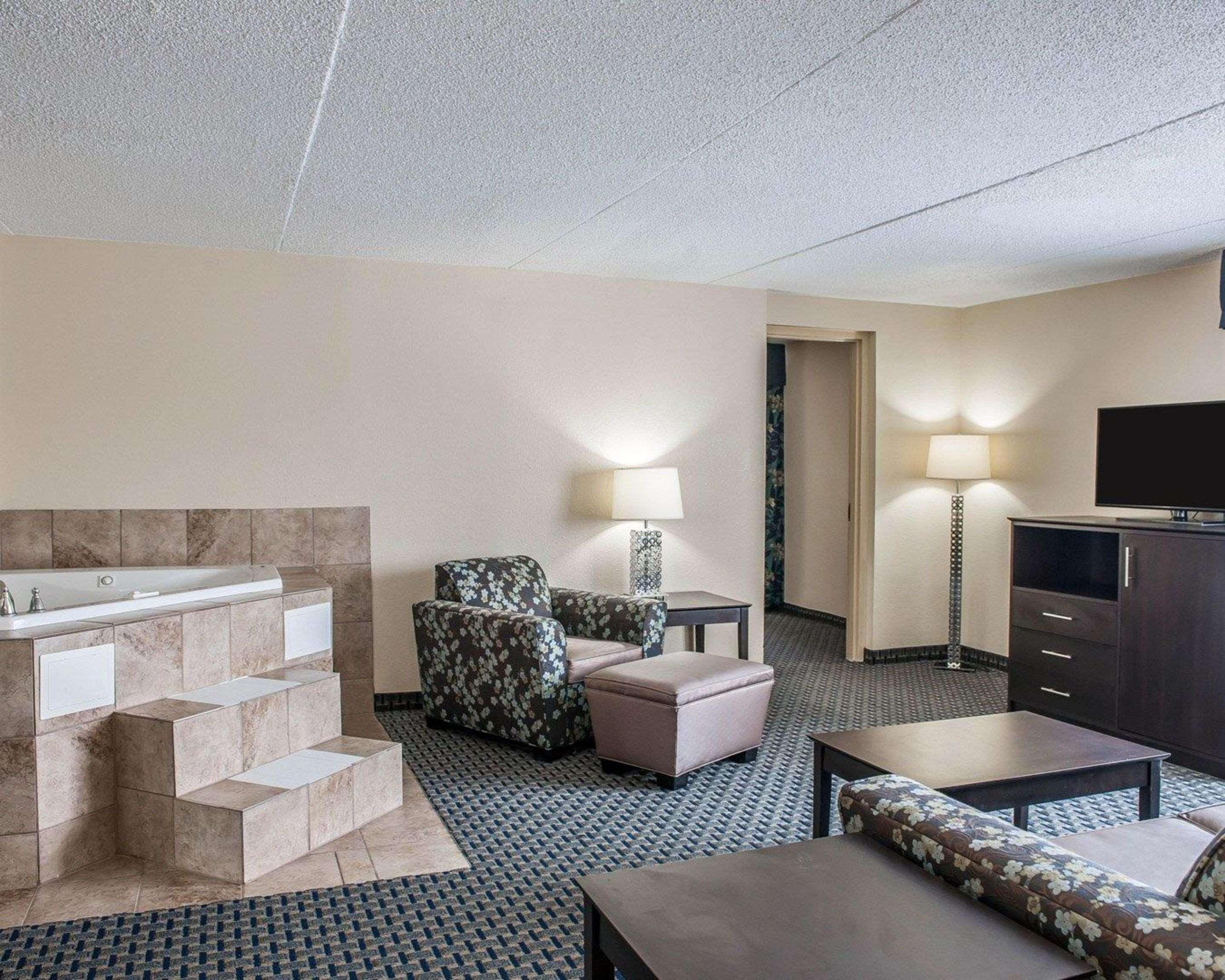 Quality Inn Terre Haute University Area Exteriör bild