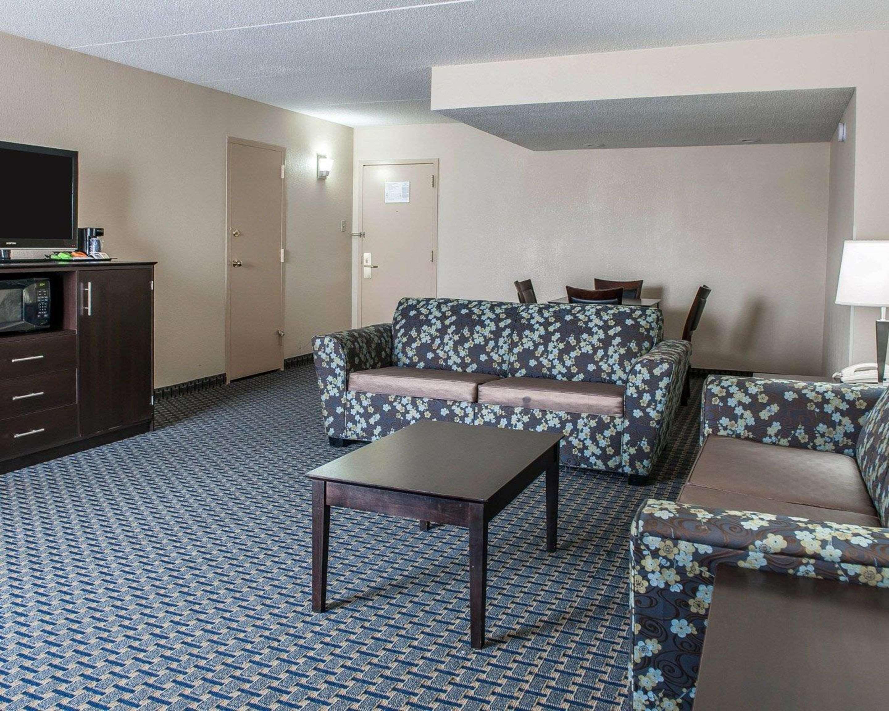 Quality Inn Terre Haute University Area Exteriör bild