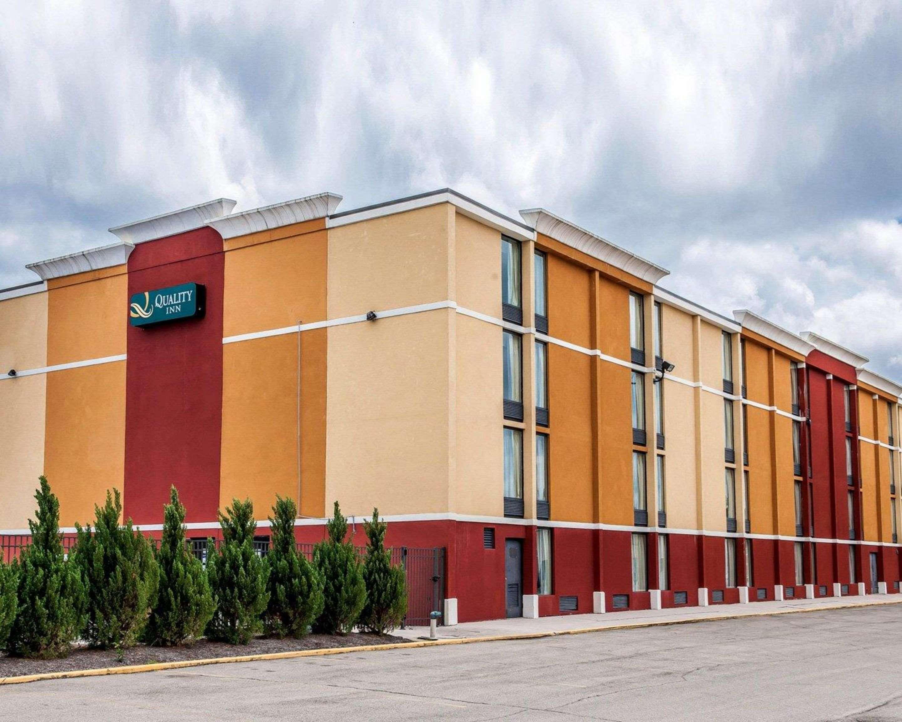 Quality Inn Terre Haute University Area Exteriör bild